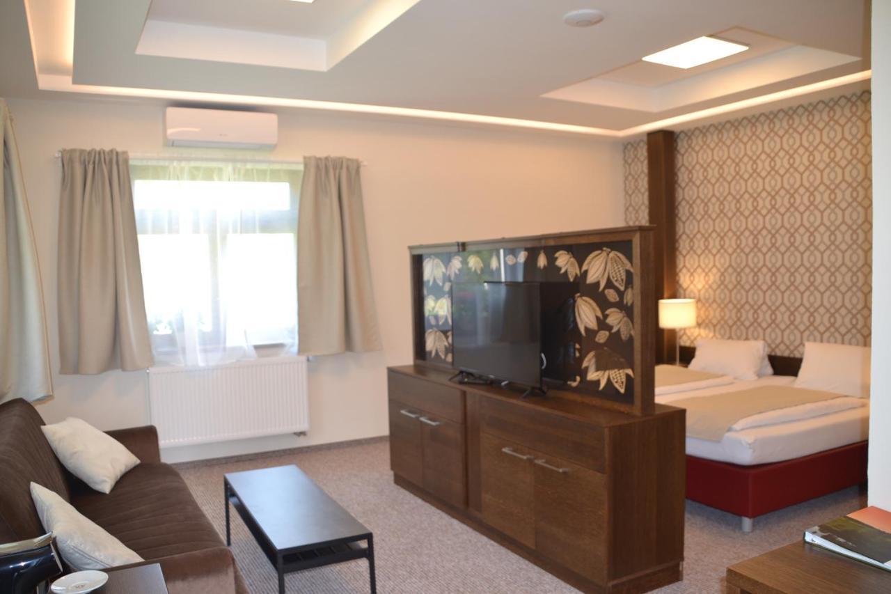 Wellness Hotel Svachovka Mírkovice Buitenkant foto