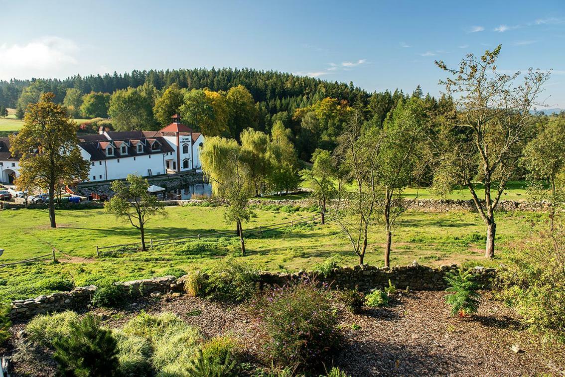 Wellness Hotel Svachovka Mírkovice Buitenkant foto
